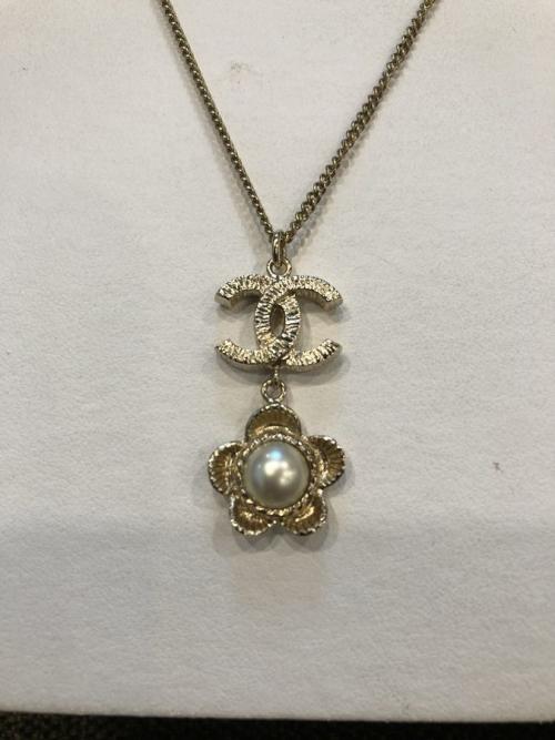 CHANEL／シャネル】よりココマーク＆パールルフラワーネックレス