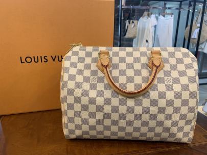 「ラグジュアリーブランドのLOUIS VUITTON 　 」