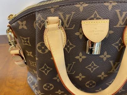 「ラグジュアリーブランドのLOUIS VUITTON 」