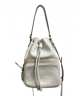「ラグジュアリーブランドのPRADA 」
