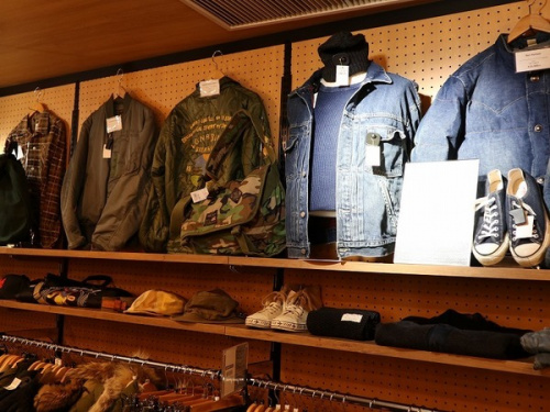 古着屋のアパレル