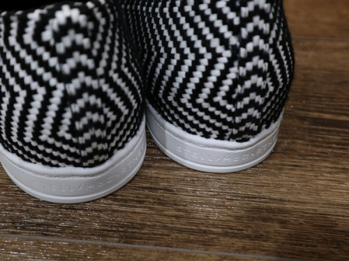 買取入荷のスニーカー