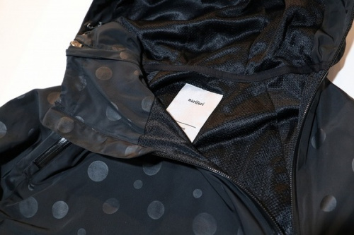 スポーツブランドのストリートブランド