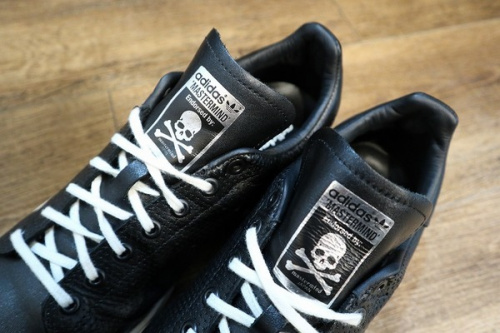 アディダス×マスターマインドのコラボアイテム