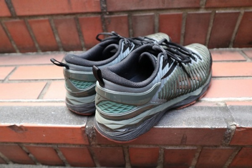 アシックス x キコスタディノフの人気アイテム