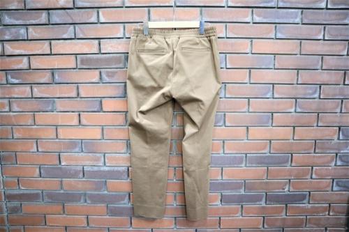 レインメーカーのセンタープレスパンツ