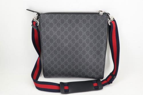 グッチのGGスプリームキャンバスメッセンジャーバッグ