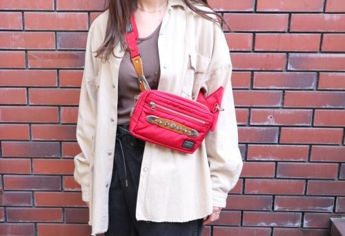 トーガプルラ×ポーターのベルトバッグ