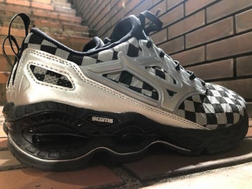ミズノ×ビームスのスニーカー