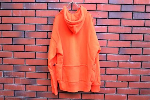 ビームス×ループウィラーのパーカー