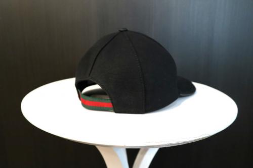 グッチのキャップ