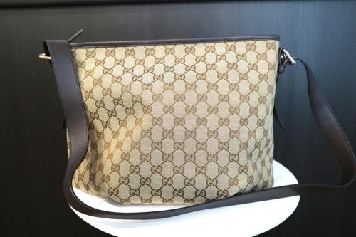 グッチのGGキャンバスショルダーバッグ