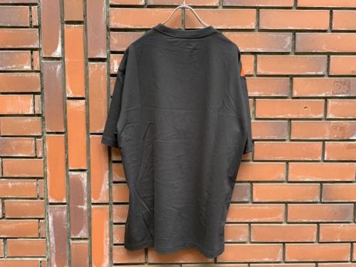 ワイスリーのVarsity Tee