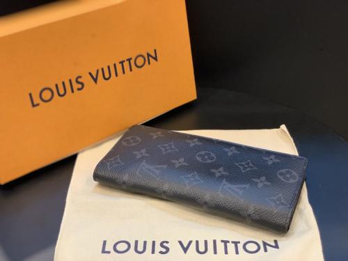 LOUIS VUITTONのポルトフォイユ・ブラザ
