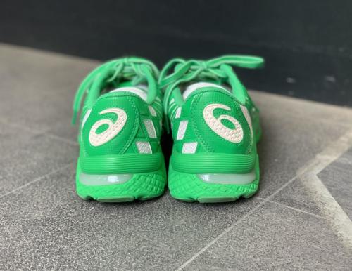 アシックス×キコ・コスタディノフのスニーカー