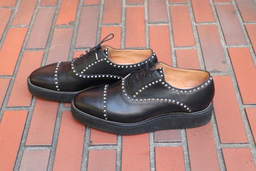 フットザコーチャーのラバーソールスタッズシューズ