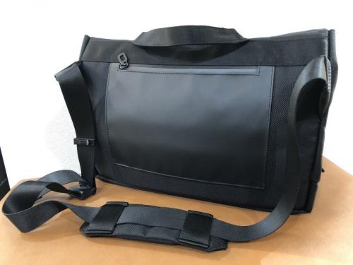 マセマティックのメッセンジャーバッグ