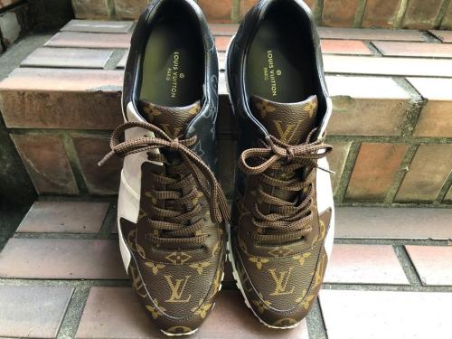ルイ ヴィトン　のモノグラム　ランアウェイ　ライン　スニーカー
