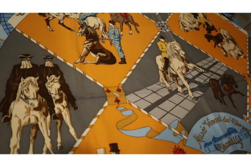 エルメスのカレ90シルクスカーフ