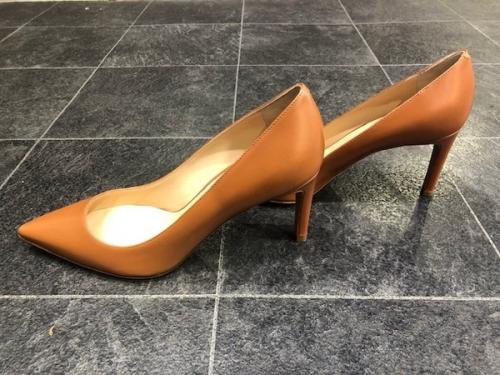 ペリーコのポインテッドトゥパンプス