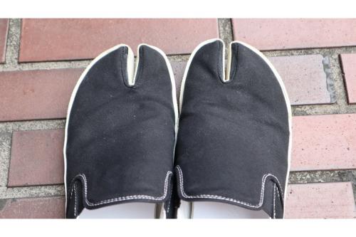 メゾンマルジェラのTABIスリッポン