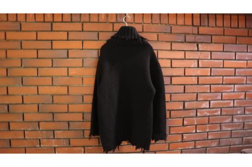 パーバーズのクラッシュワイドタートルネックニット