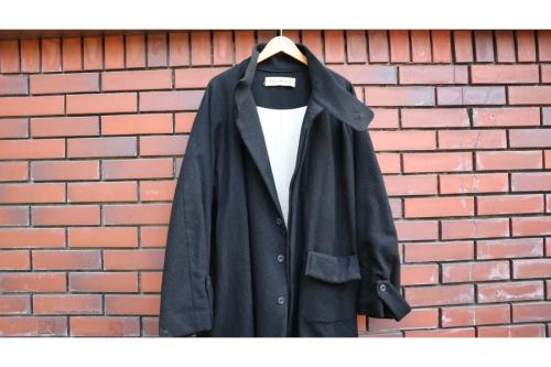 ポリプロイドのスタンドカラーウールコート