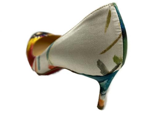 クリスチャンルブタンのパンプス