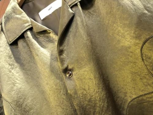 トーガ　ヴィリリースのサテンウエスタンシャツ