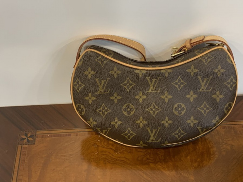 ラグジュアリーブランドのLOUIS VUITTON 　