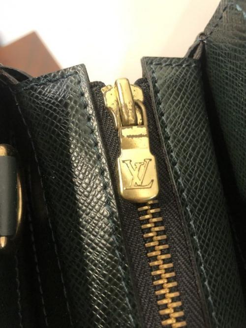 ルイヴィトンのタイガポルトドキュマンロザン ブリーフケース