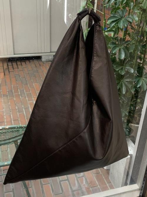 エムエムシックス メゾンマルジェラのシンセティックレザーバッグ