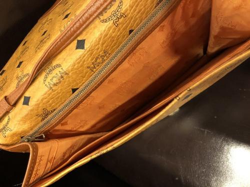 エムシーエムのヴィンテージロゴグラムショルダーバッグ