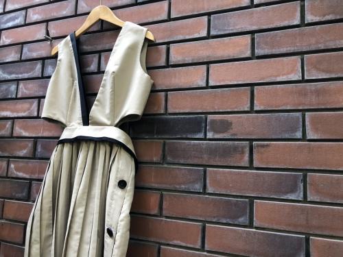 ユナイテッドトーキョーのプリーツリレーションワンピース