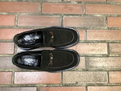 グッチのロゴプレートシェリーラインローファー