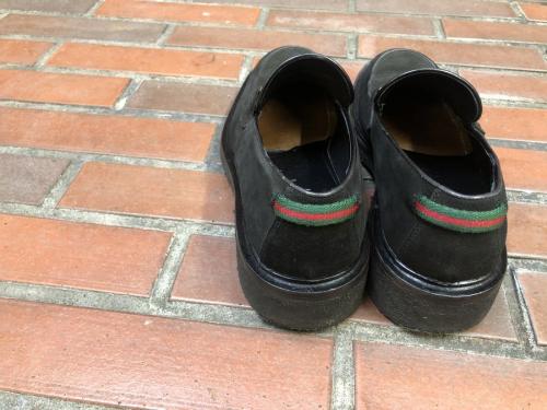 ロゴプレートシェリーラインローファーのメンズ