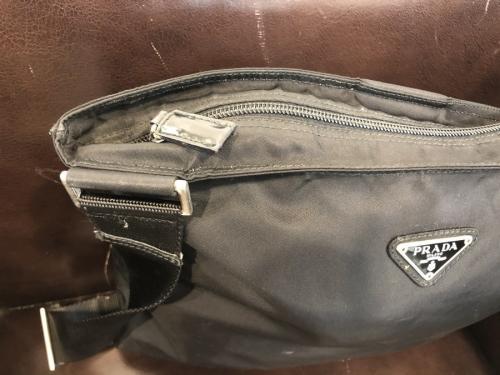 プラダのナイロンショルダーバッグ