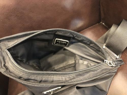 ナイロンショルダーバッグのメンズ　レディース