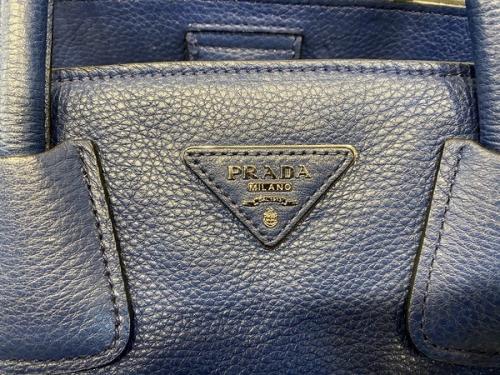 プラダのバッグ