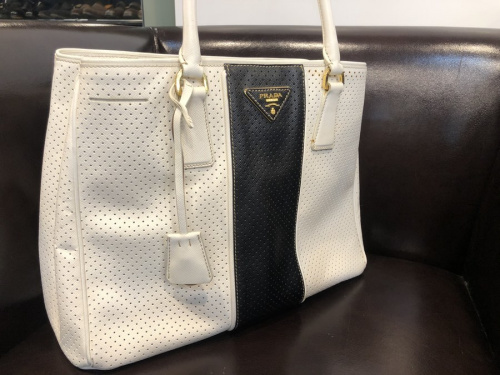 ラグジュアリーブランドのPRADA