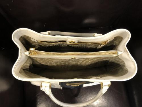 プラダのパンチング加工ハンドバッグ