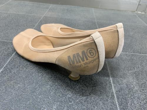 ニューバランスのSquare Toe Nude Court Shoe