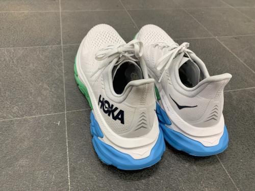 ホカ オネオネのCLIFTON EDGE