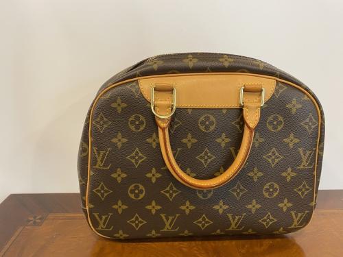 LOUIS VUITTONのルイ ヴィトン