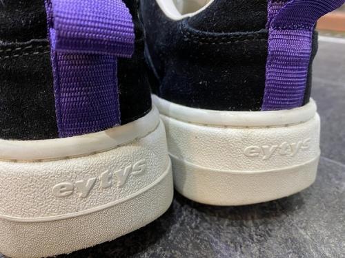 エイティーズのスニーカー