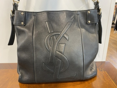 ラグジュアリーブランドのYVES SAINT LAURENT