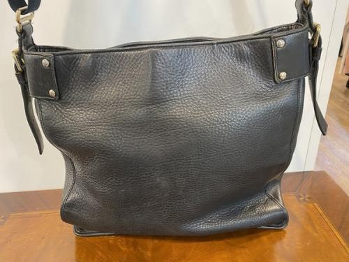 YVES SAINT LAURENTのイヴサンローラン