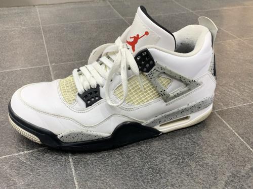 ナイキのAIR JORDAN 4 RETRO OG