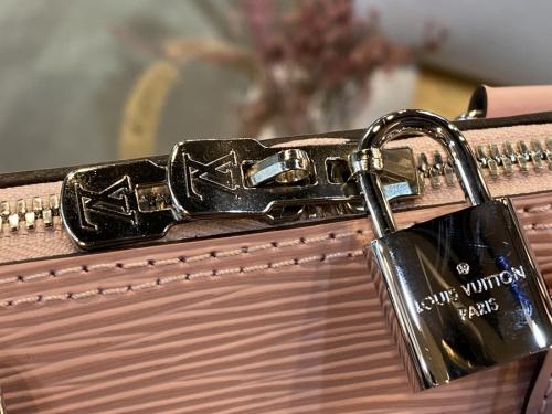 LOUIS VUITTONのルイ ヴィトン