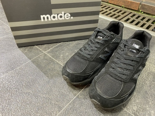 スニーカーのNEW BALANCE